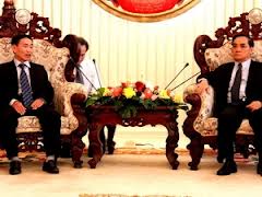 នាយករដ្ឋមន្ត្រីឡាវបានទទួលជួបសន្ទនាគណៈប្រតិភូអតីតអ្នកជំនាញការអប់រំវៀតណាម